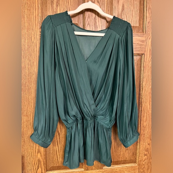 Emerald green top - Picture 1 of 5